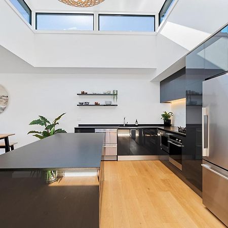 Luxurious Lakefront Penthouse Wanaka Exterior photo