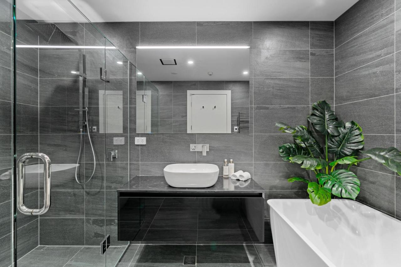 Luxurious Lakefront Penthouse Wanaka Exterior photo