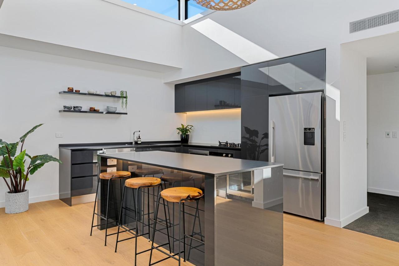 Luxurious Lakefront Penthouse Wanaka Exterior photo