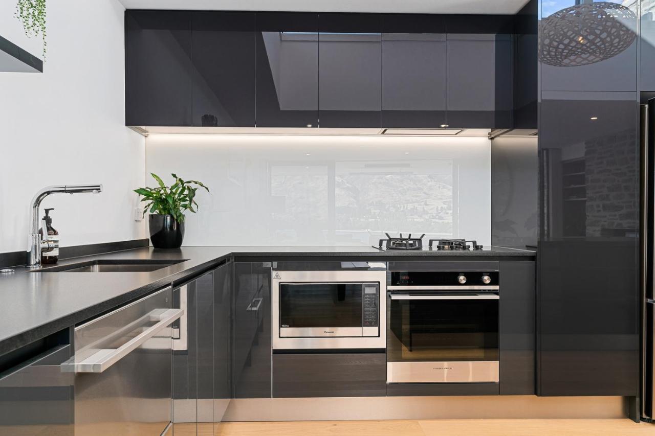 Luxurious Lakefront Penthouse Wanaka Exterior photo