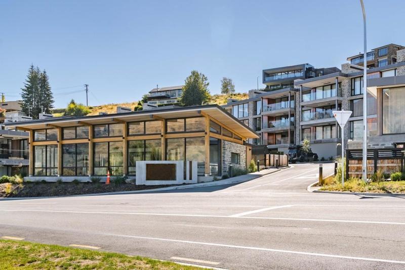 Luxurious Lakefront Penthouse Wanaka Exterior photo